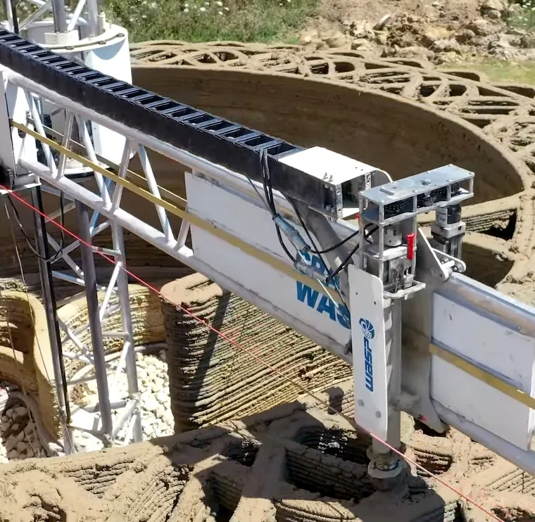 3D-printer arm used for semi-automated construction of sustainable houses